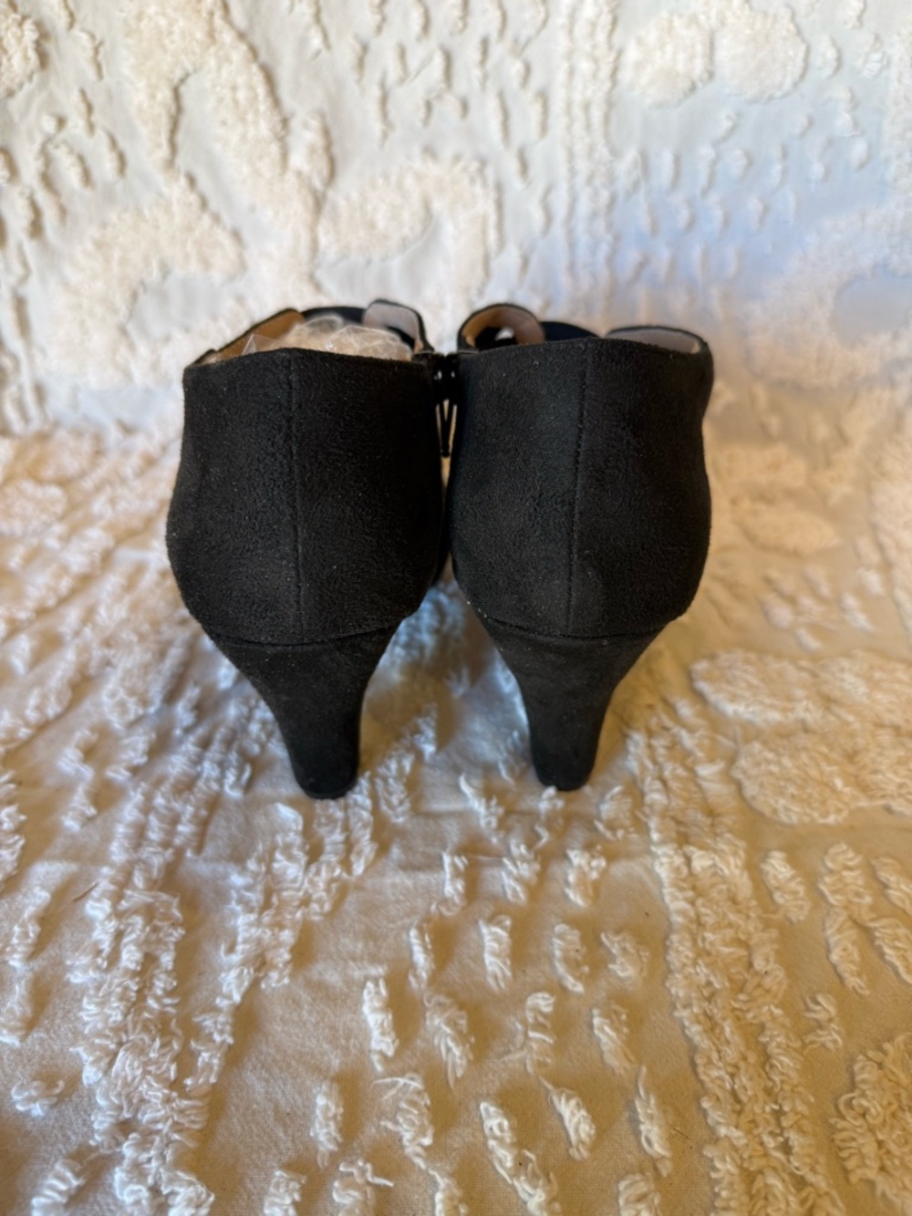 Journee Collection Black Cutout Suede Heels #580 - Picture 3 of 5
